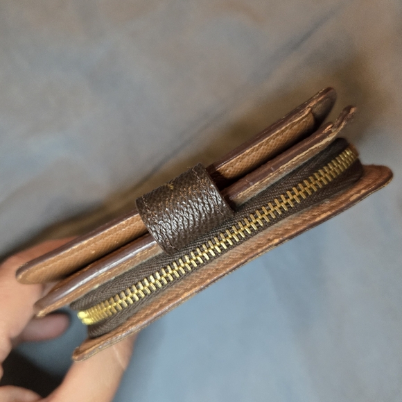 Vintage Louis Vuitton Monogram Wallet - Picture 4 of 10